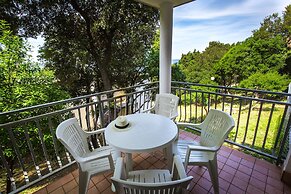 Splendid Golden Rocks Resort