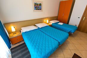 Splendid Golden Rocks Resort
