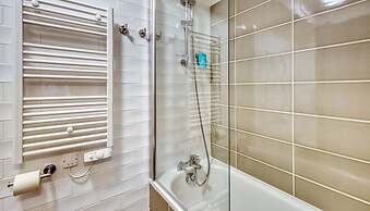 Appart'City Confort Paris Clichy Mairie