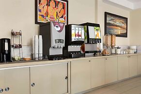 Days Inn by Wyndham Montreal East