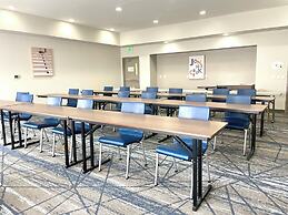 Holiday Inn Express Hotel & Suites TOPEKA NORTH by IHG