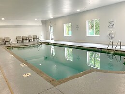 Holiday Inn Express Hotel & Suites TOPEKA NORTH by IHG