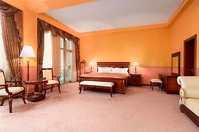 Ramada Plaza by Wyndham Gence