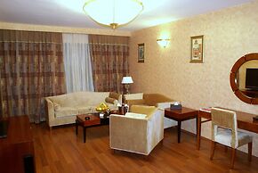 Ramada Plaza by Wyndham Gence