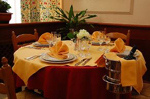 Benny Hotel