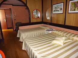 Benny Hotel