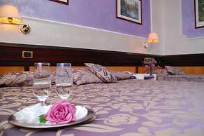 Benny Hotel