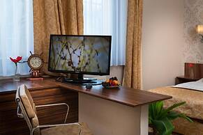Golden Ball Club Hotel & Fitness