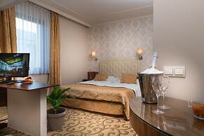 Golden Ball Club Hotel & Fitness
