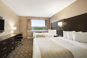 Days Inn & Suites by Wyndham North Bay Downtown
