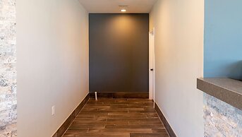 Magnuson Extended Stay and Suites Airport Hotel
