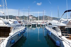 MarinaPlace Resort & Spa