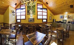 Bearskin Lodge on the River