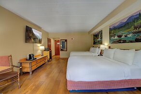 Bearskin Lodge on the River