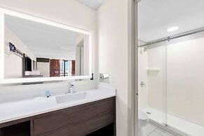 Clarion Inn & Suites near the Leconte Center Pigeon Forge