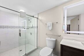 Clarion Inn & Suites near the Leconte Center Pigeon Forge