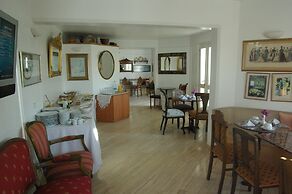 Antique Theatre Hotel