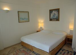 Antique Theatre Hotel