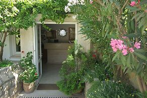 Antique Theatre Hotel