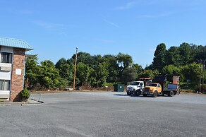 Budget Inn of Claypool Hill