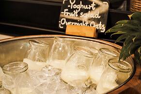 PARKROYAL Suites Bangkok