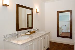 Atlantis Historic Inn