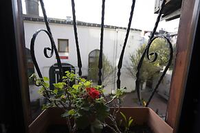 Tashkonak Studio Suites