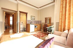 Tashkonak Studio Suites