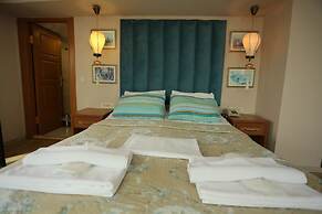 Tashkonak Studio Suites