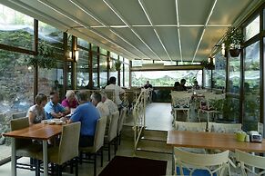 Tashkonak Studio Suites