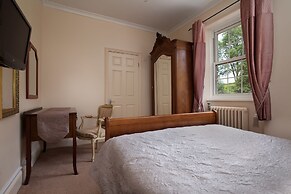 Fox & Hounds Country Hotel