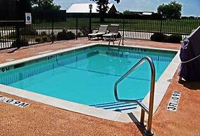 Days Inn & Suites by Wyndham Mineral Wells