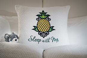 Staypineapple, The Maxwell Hotel, Seattle Center Seattle