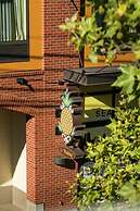 Staypineapple, The Maxwell Hotel, Seattle Center Seattle