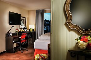 Staypineapple, The Maxwell Hotel, Seattle Center Seattle