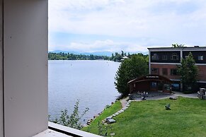 The Haus on Mirror Lake