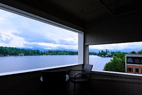 The Haus on Mirror Lake