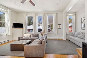 The Haus on Mirror Lake