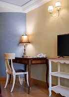 Civitas Suites Hotel