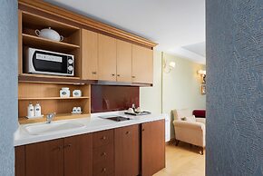 Civitas Suites Hotel