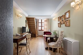 Civitas Suites Hotel