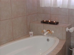 Milkwood Lodge - Hermanus