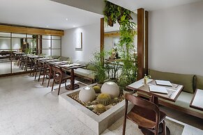 Silverland Min Hotel