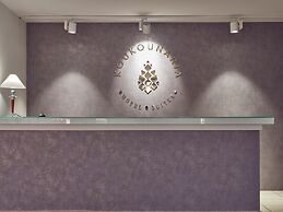 Koukounaria Hotel & Suites