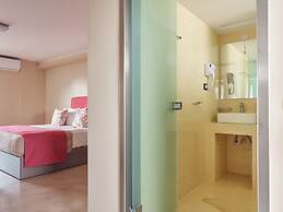 Koukounaria Hotel & Suites