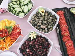 Koukounaria Hotel & Suites