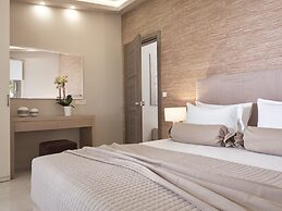 Koukounaria Hotel & Suites