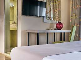 Koukounaria Hotel & Suites