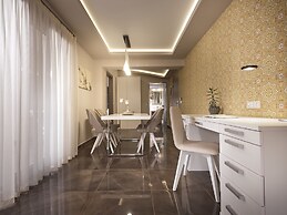 Koukounaria Hotel & Suites