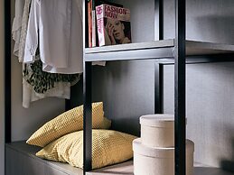 Koukounaria Hotel & Suites